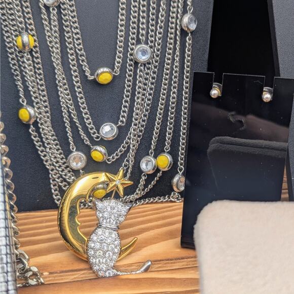 Moonlit Metallics – 12-Piece Silver Shine Jewelry & Purse Curated Set - Picture 4 of 8